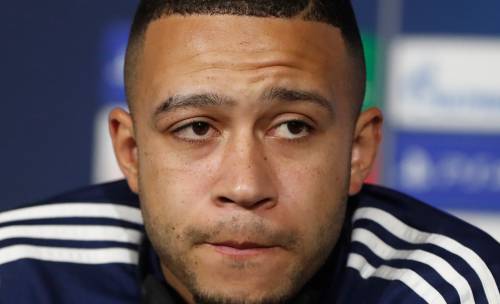 Bespuugde Memphis eist actie clubleiding Lyon