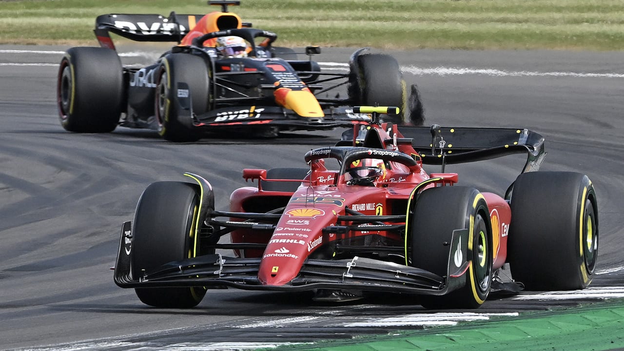Verstappen eindigt op P7, Sainz wint chaotische GP Groot-Brittannië
