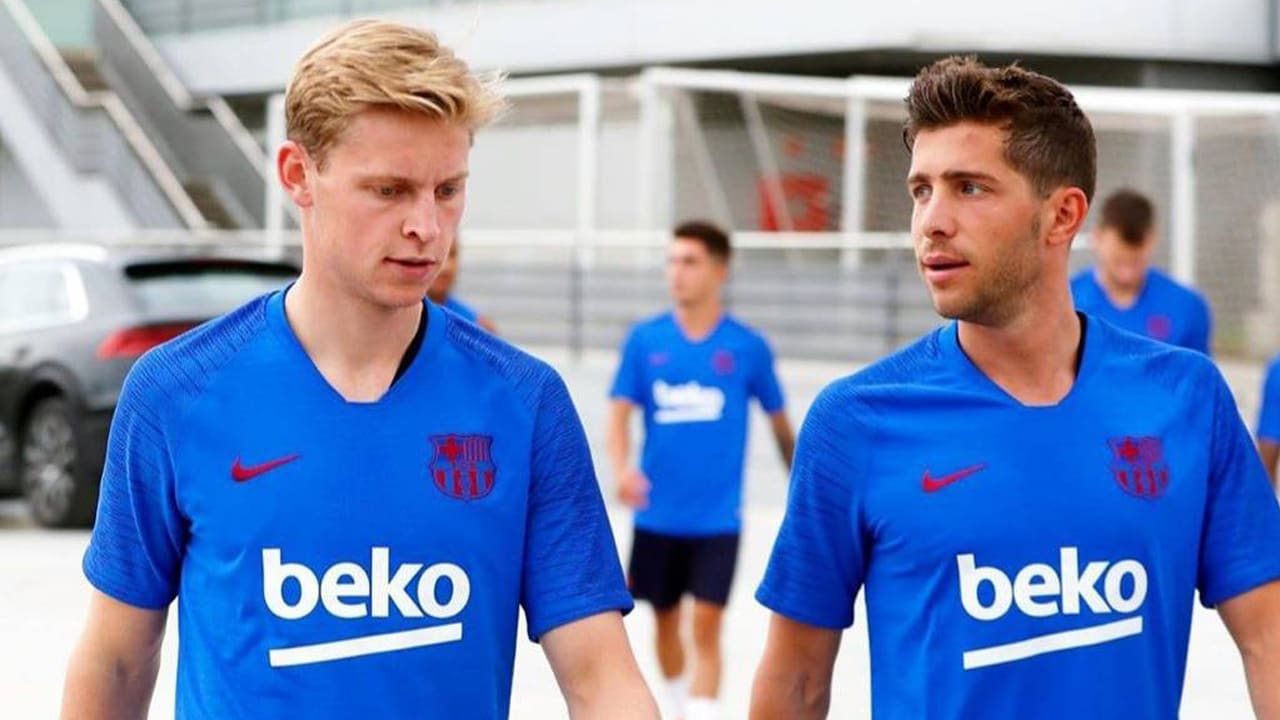 Sergi Roberto vol lof: 'Frenkie de Jong past zich geweldig aan'