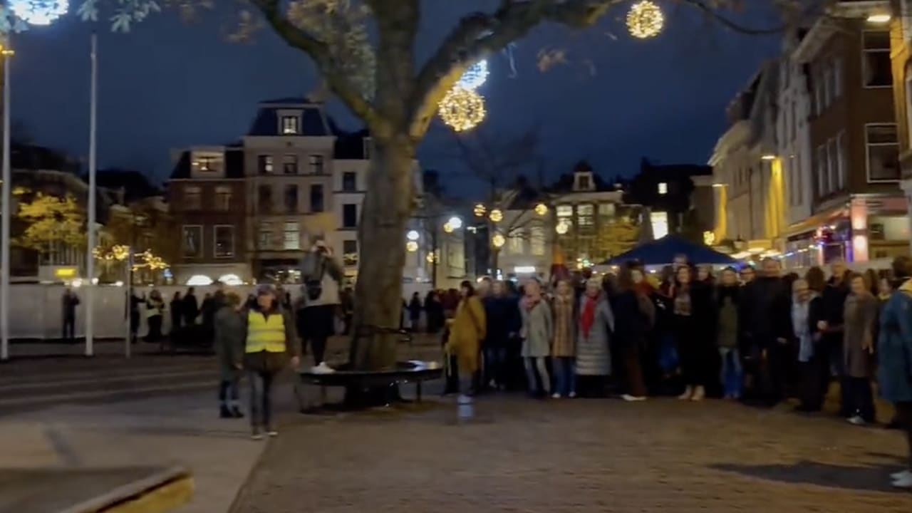 Video: GroenLinks en PvdA houden 'solidariteitsactie' in Utrecht: 'You are not alone'