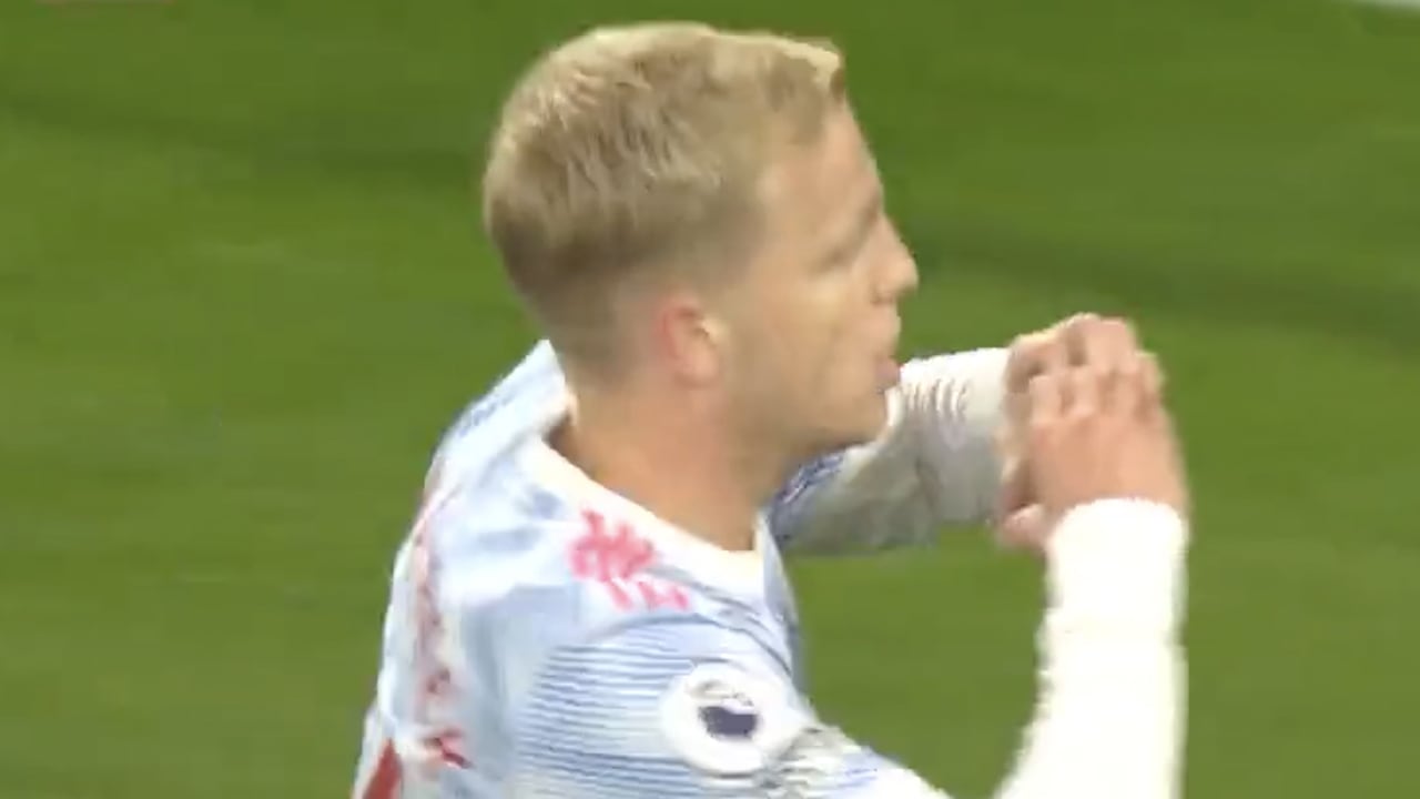 VIDEOGOAL: Donny van de Beek scoort koud als invaller aansluitingstreffer voor ManUtd!