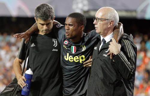 Geschorste Douglas Costa nu ook geblesseerd