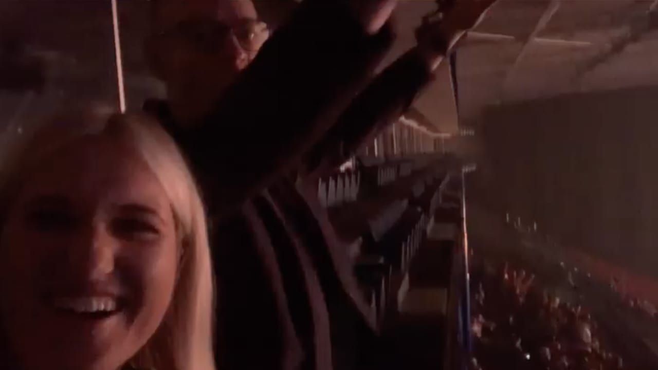 VIDEO: Directeurtje feest er samen met Britt Dekker op los bij Snollebollekes-concert Rob Kemps