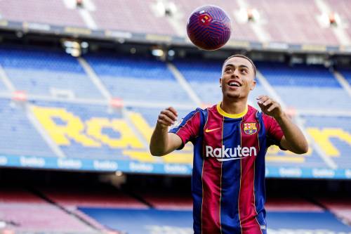 Dest geniet van debuut in leeg Camp Nou