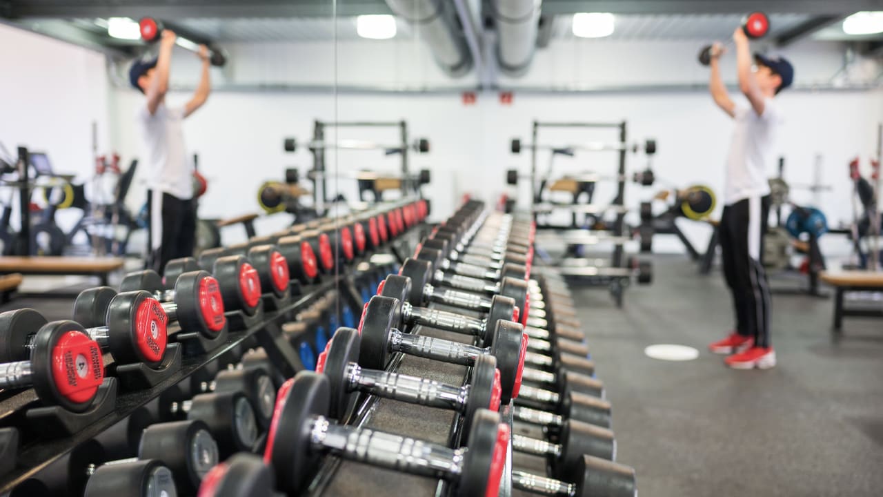 'Kabinet gaat coronaregels voor onderwijs, winkels en sport versoepelen'