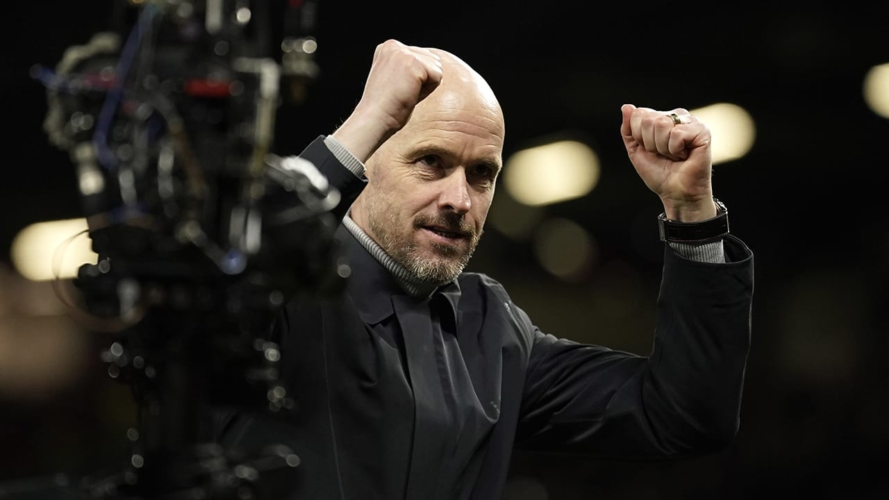 Ten Hag en Weghorst veroveren League Cup met Manchester United