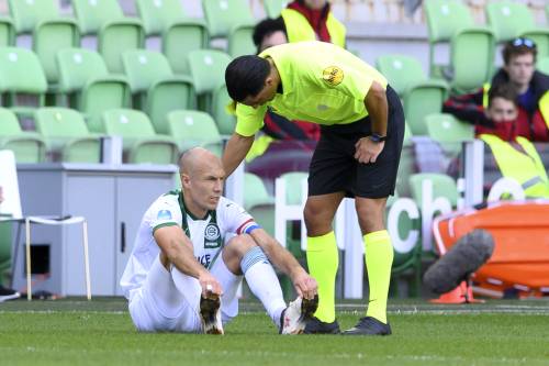 Teleurgestelde Robben wacht einde niet af en stapt in auto