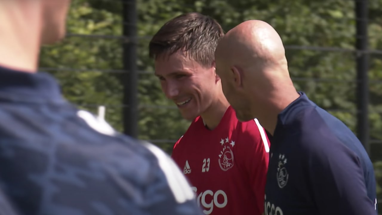 IN BEELD: Berghuis fanatiek tijdens eerste training bij Ajax