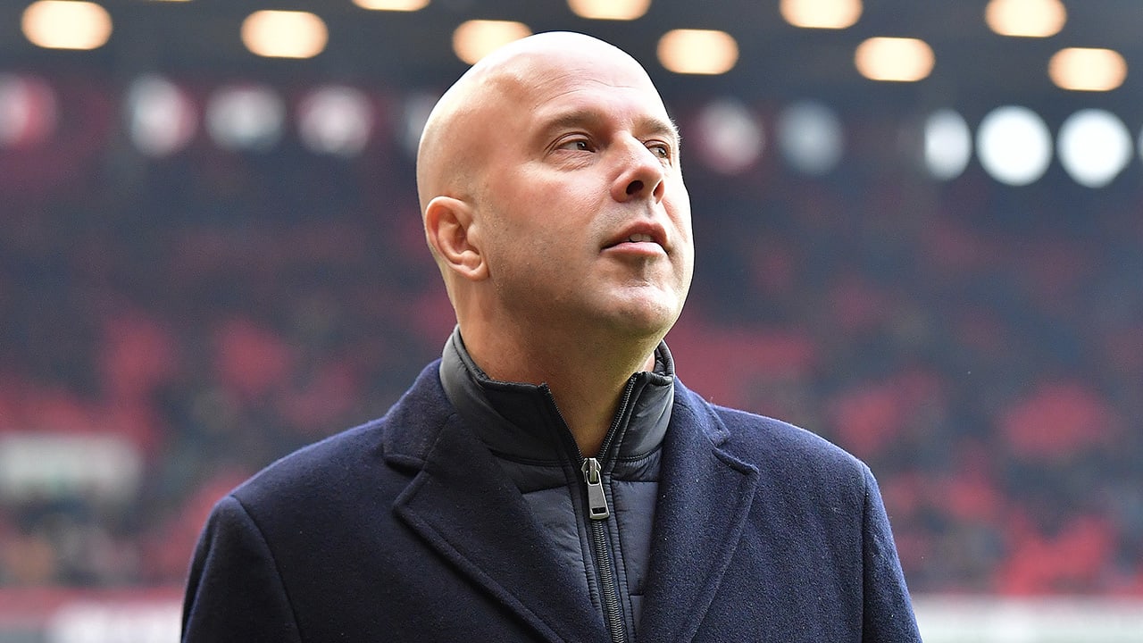 Arne Slot krijgt advies van collega-trainer: 'Ik zou met Feyenoord de Champions League ingaan'