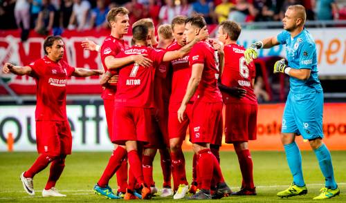 FC Twente slaat ver in blessuretijd toe