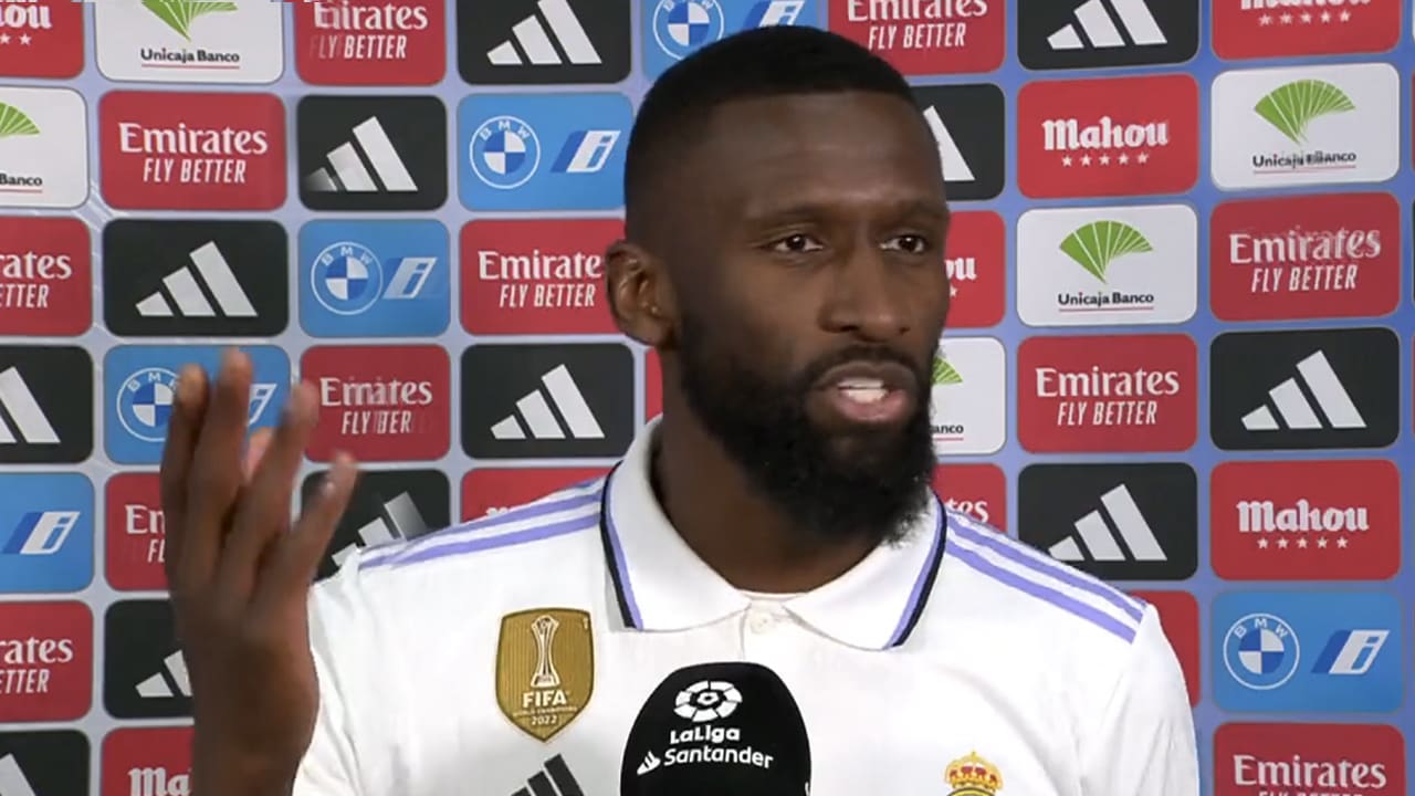 Video: geïrriteerde Rüdiger is helemaal klaar met interview Sierd de Vos