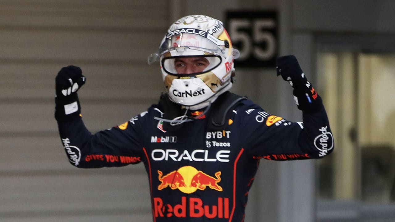 Verstappen opnieuw wereldkampioen na verwarrend einde in Japan