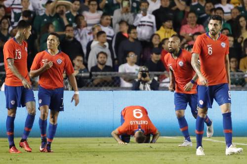 Chili wint oefenduel bij Mexico