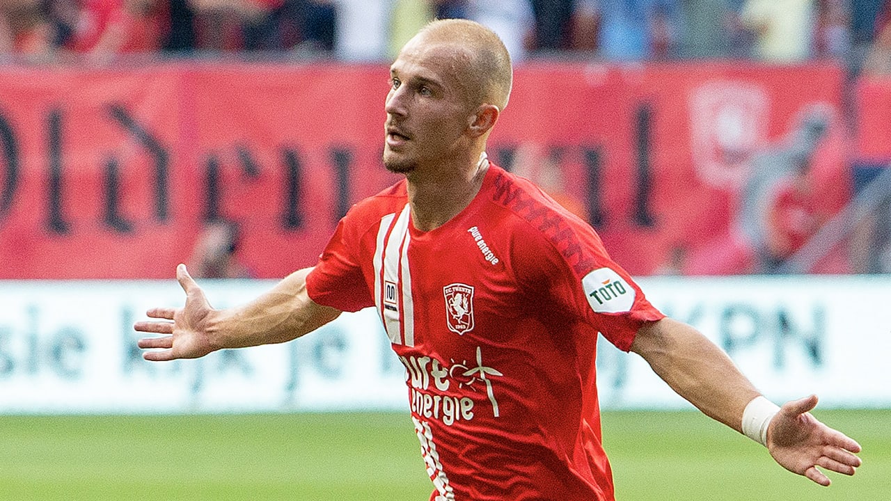 Dubbelslag Černý bezorgt PSV eerste nederlaag van het seizoen
