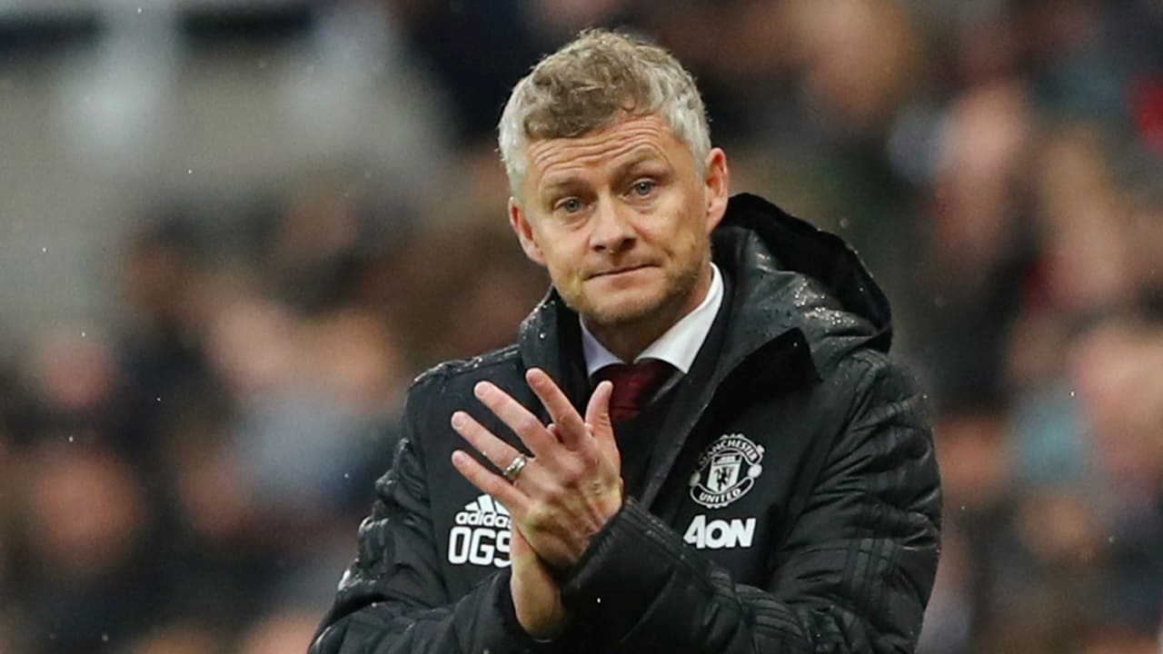 Manchester United moeizaam door in FA Cup