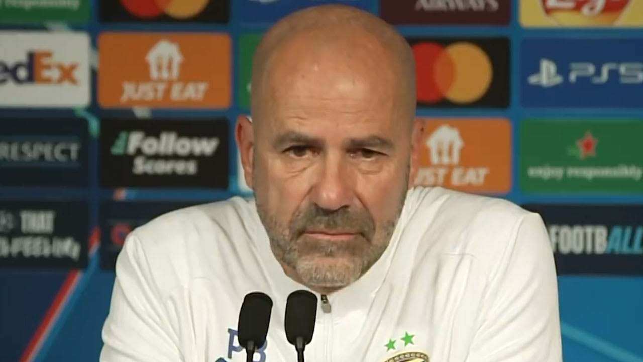 Bosz boos over ontbreken PSV-fans tijdens uitduel met PSG: 'Belachelijk!'