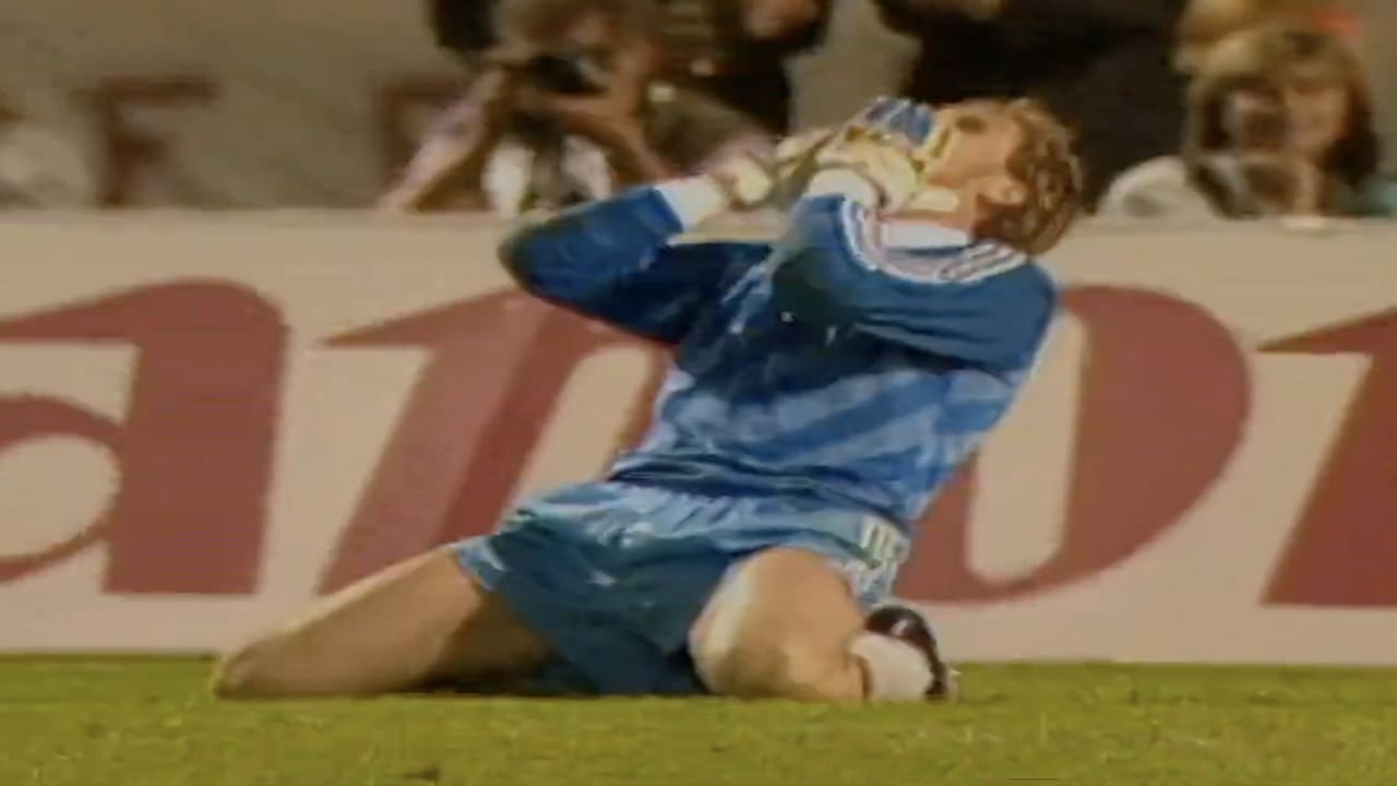 THROWBACK: Van Breukelen stopt beslissende penalty in EC1-finale (1988)