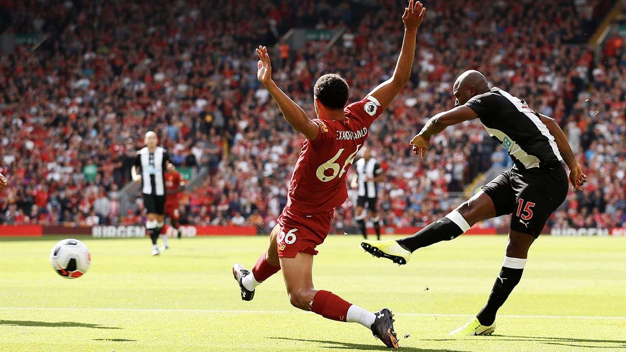 WAUW! Willems schiet geweldig raak tegen Liverpool