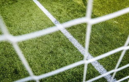 KNVB: eerste teams uitwijken naar kunstgras