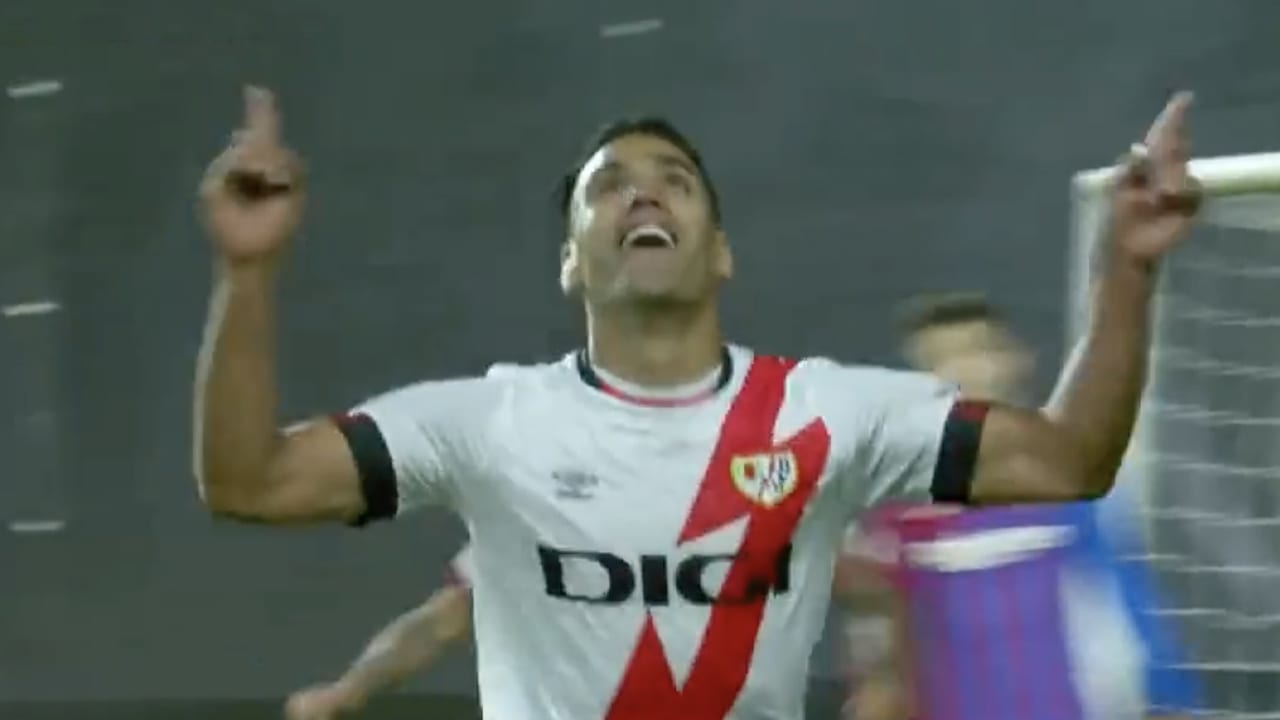 VIDEOGOAL: Radamel Falcao schiet Rayo Vallecano op voorsprong tegen Barcelona