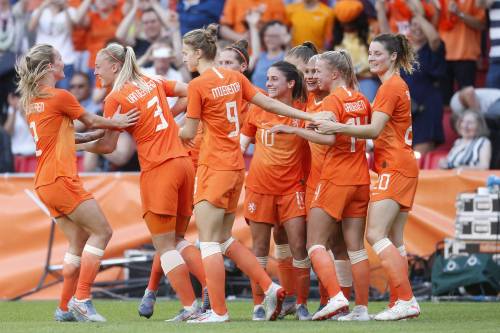 Oranje met ruime zege op Australië naar WK