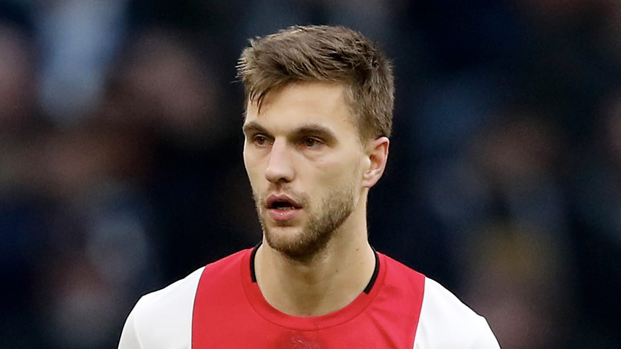 'Ajax ontvangt slechts miljoen euro voor Veltman'