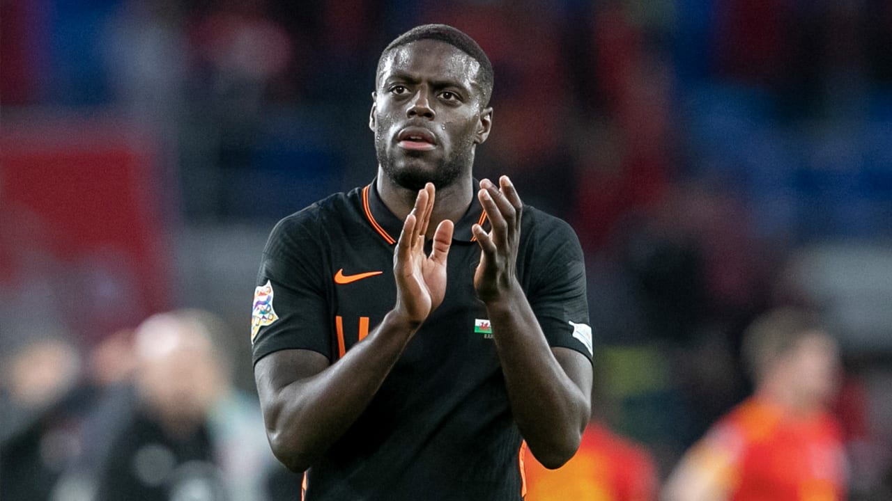 Janssen en Martins Indi in de basis tegen Wales