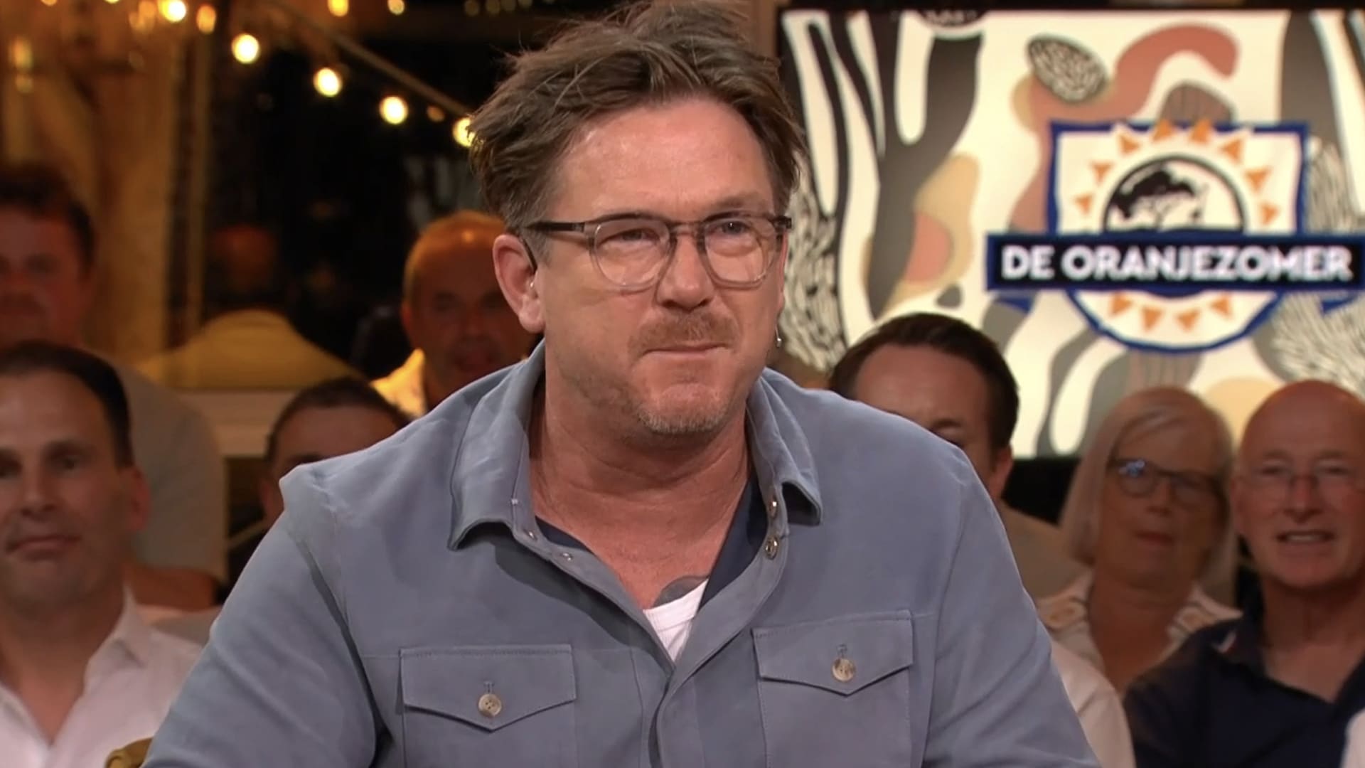 Johnny de Mol tijdens zijn laatste uitzending De Oranjezomer: ’Hélène was er altijd voor mij’