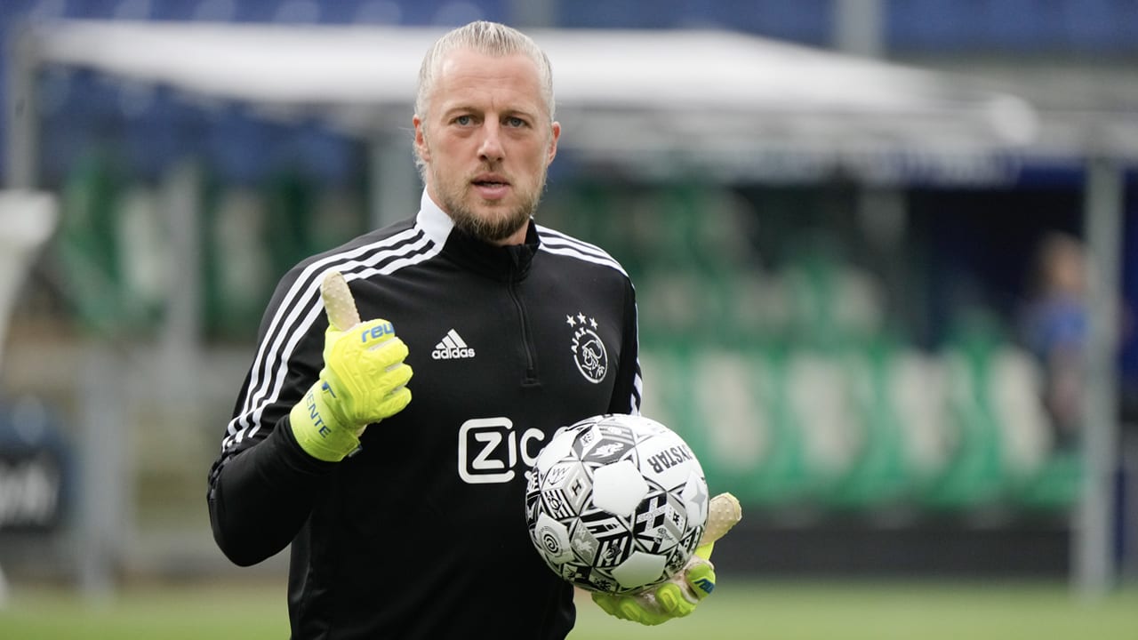 'Ajax wil contract van Remko Pasveer (39) verlengen'