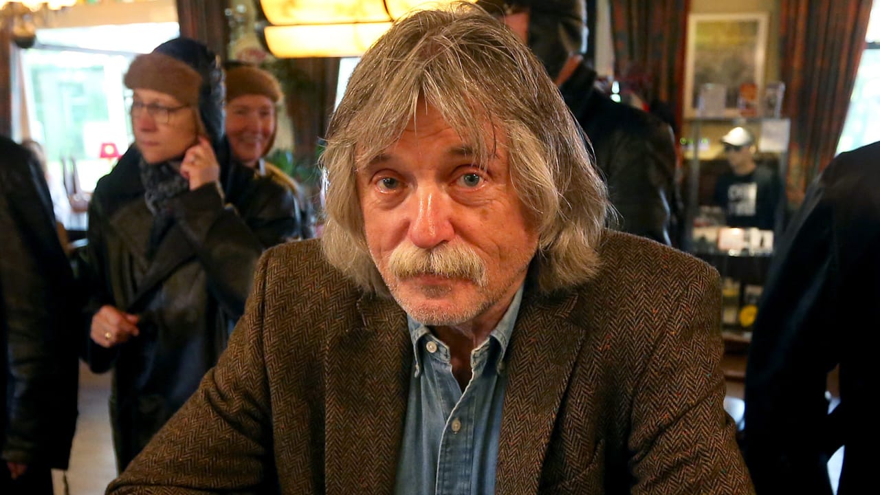 Op bezoek bij Johan Derksen in Grolloo: 'Ik heb er nog geen seconde spijt van gehad'