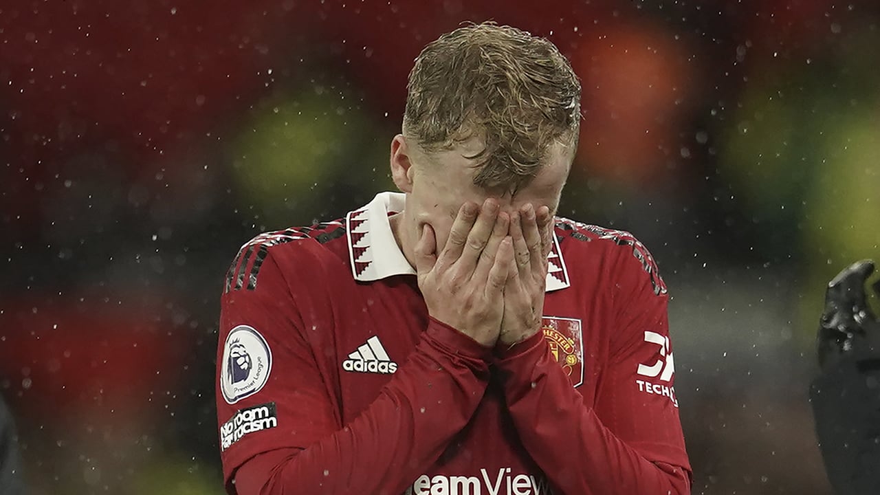 Donny van de Beek rest van seizoen uitgeschakeld door zware blessure