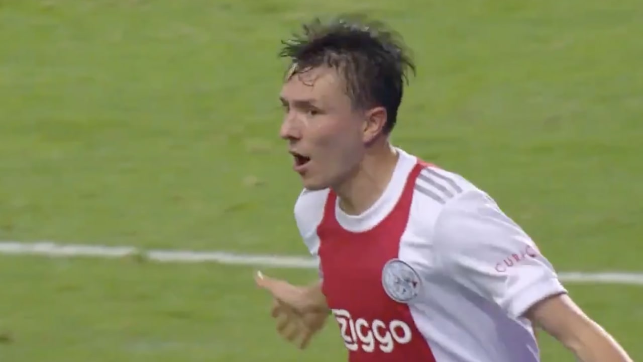 VIDEOGOAL: Berghuis maakt eerste doelpunt in dienst van Ajax 