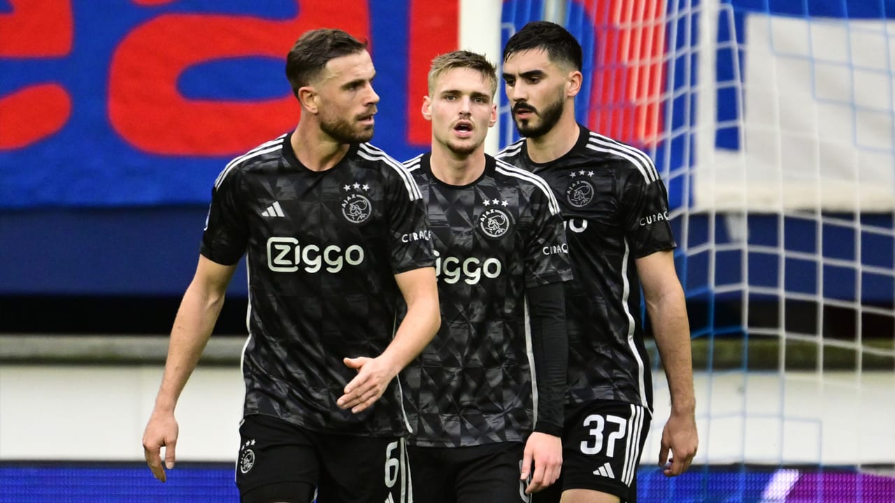 Ajax onderuit bij Heerenveen en verliest derde plek uit het oog