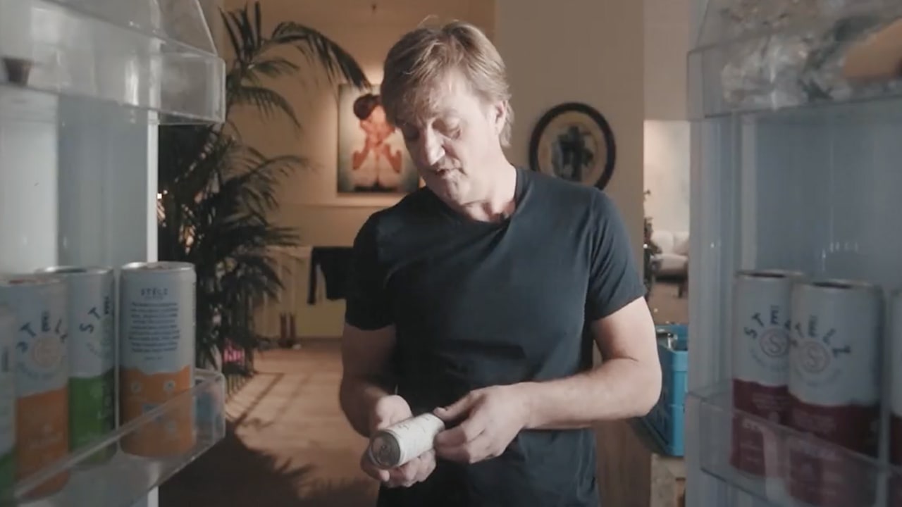 Throwback: Wim Kieft schittert in reclame voor 0.0-drankje: 'Dat had ik eerder moeten weten!'