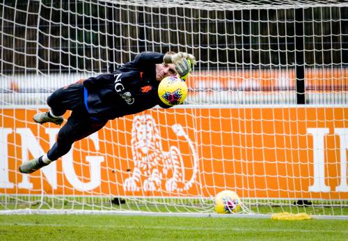 Doelman Cillessen geblesseerd bij Valencia