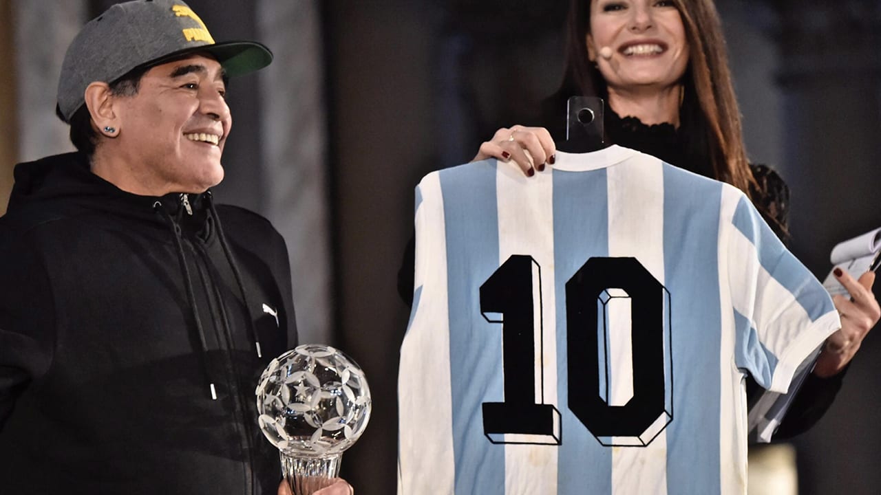 Veilinghuis verwacht topopbrengst eerste WK-shirt Maradona