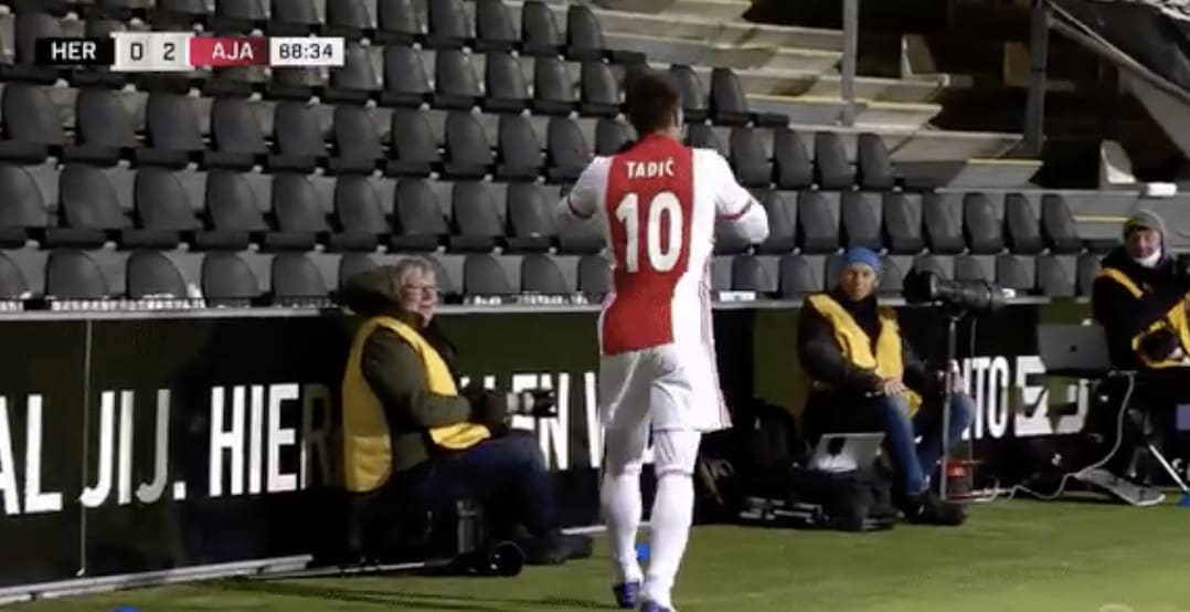 Mooi moment: Tadić geeft wedstrijdshirt weg aan fotograaf