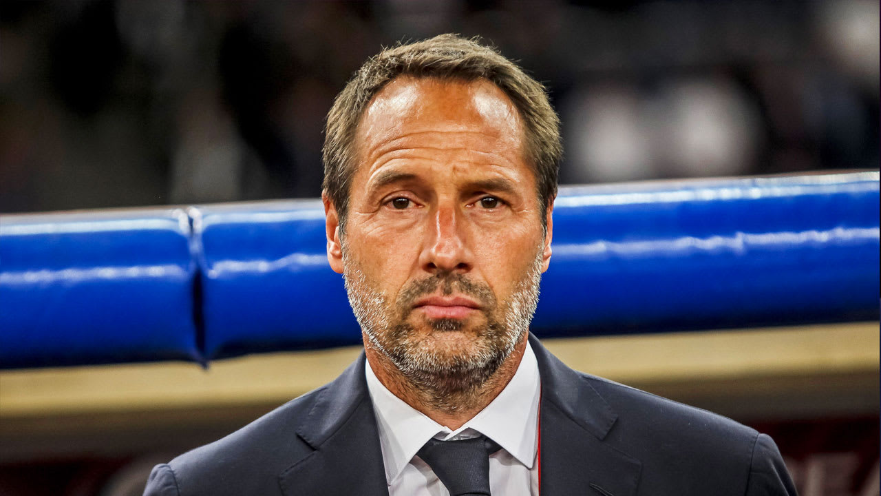 'John van 't Schip begint maandag definitief als interim-trainer van Ajax'