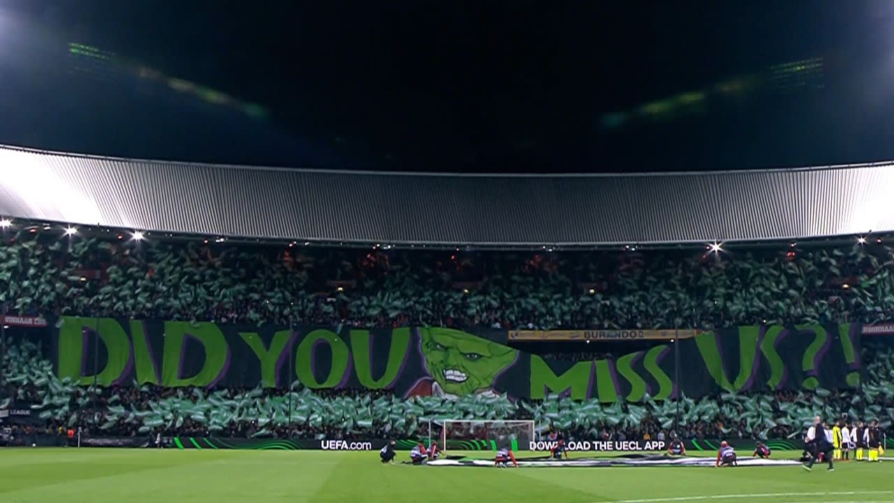 VIDEO: Prachtige sfeeractie, maar ook wéér vuurwerk in De Kuip