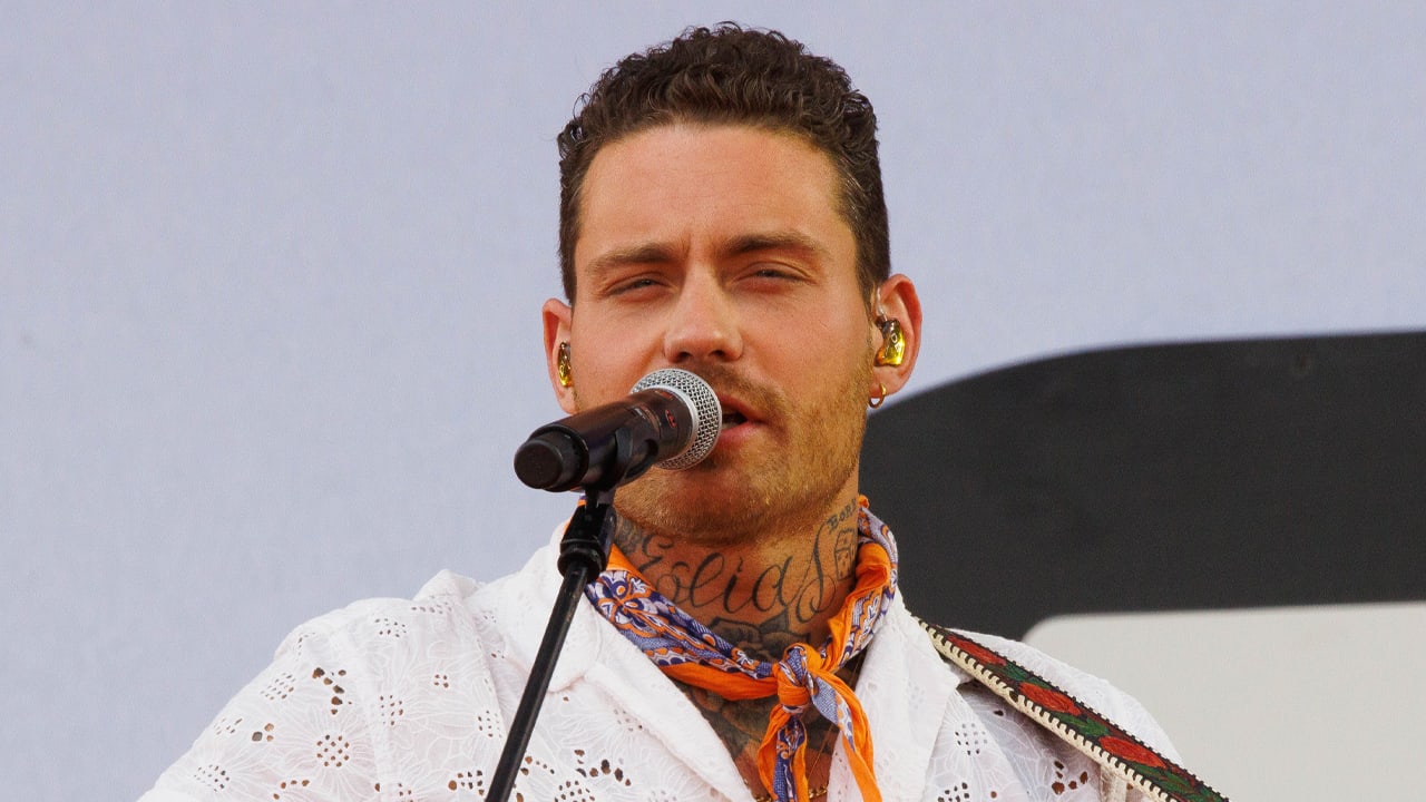 Douwe Bob met gezin weg uit Nederland op advies van politie: 'Om veiligheid te waarborgen'