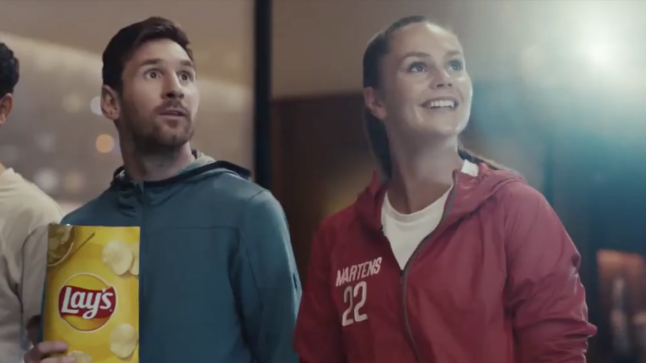 Lieke Martens schittert met Messi en Pogba in reclamespotje