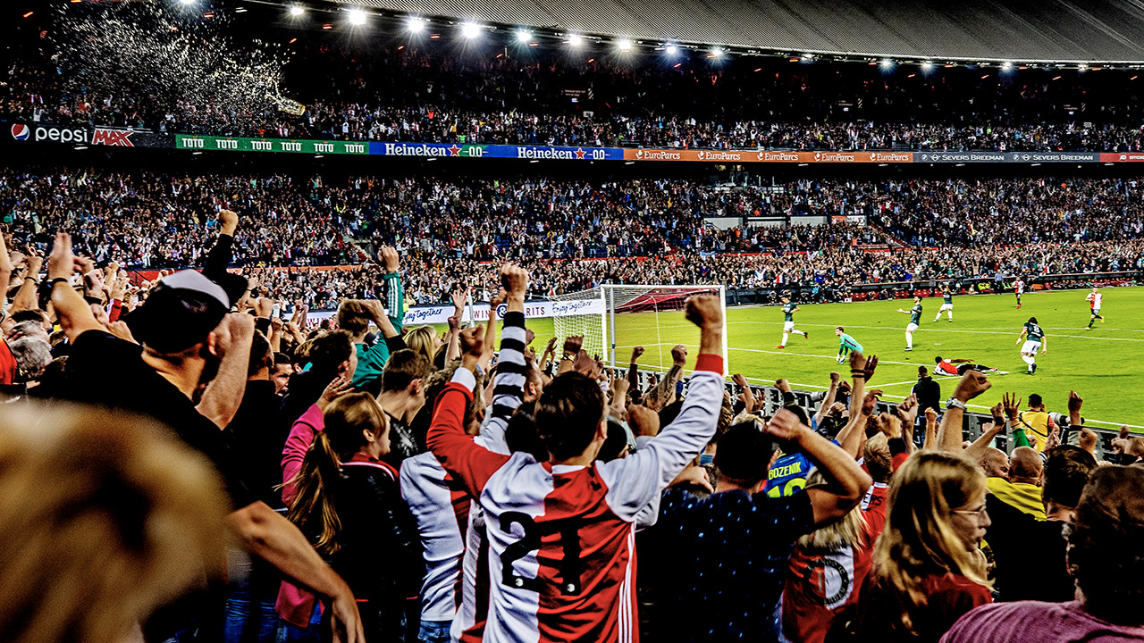 Voetbalstadions mogen komend weekeinde weer volledig gevuld worden