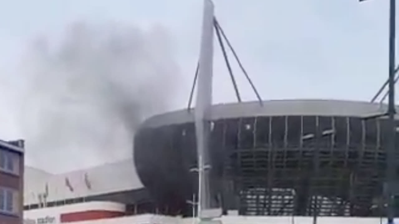 Deel van tribune in Philips Stadion beschadigd door brand