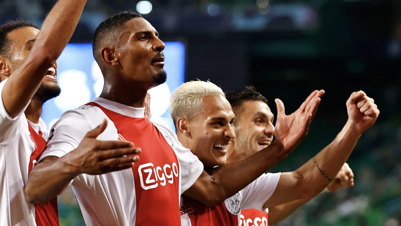 Ajax overklast Sporting in eerste groepswedstrijd Champions League