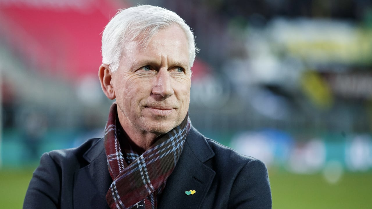 ADO-trainer Pardew noemt bonus 'onzin' en zou hem nooit aannemen