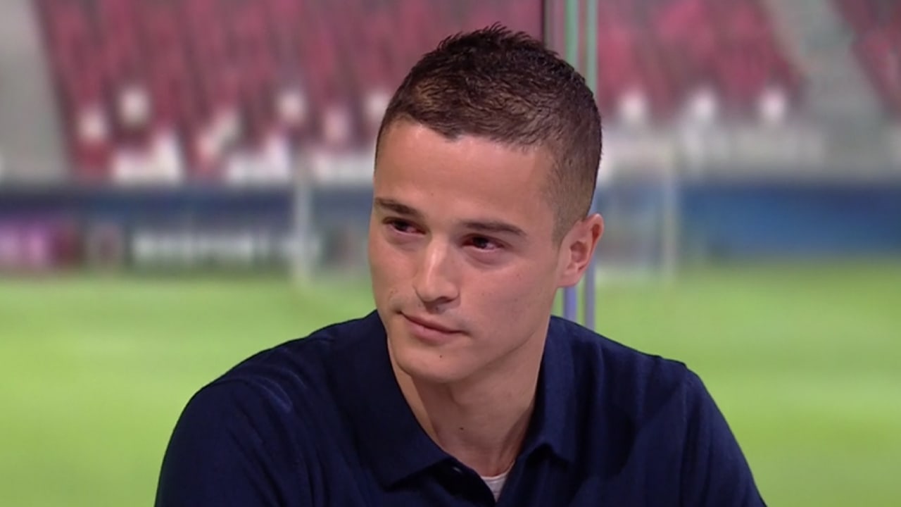 Kijkers verbazen zich om ogen Afellay tijdens voorbeschouwing Jong Oranje