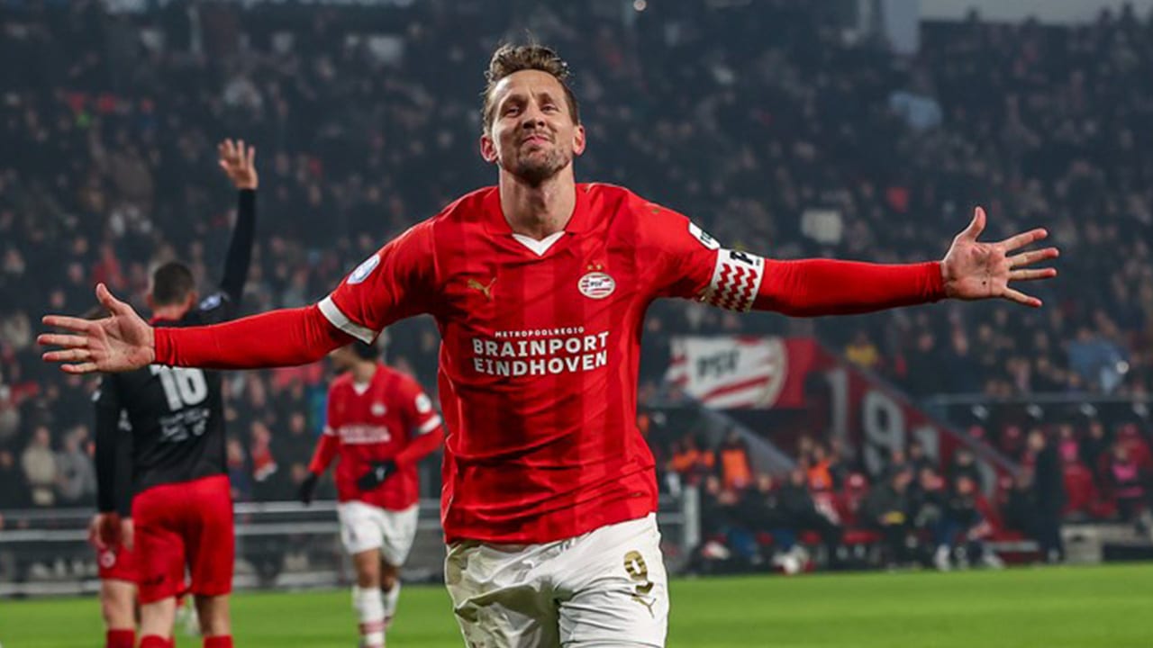 PSV evenaart eigen recordreeks met dank aan hattrick De Jong