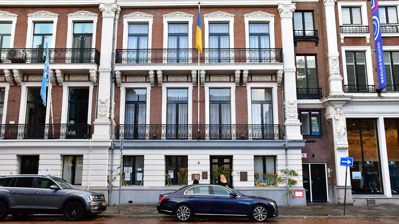 Oekraïense ambassade in Nederland ontvangt pakket met dierenogen