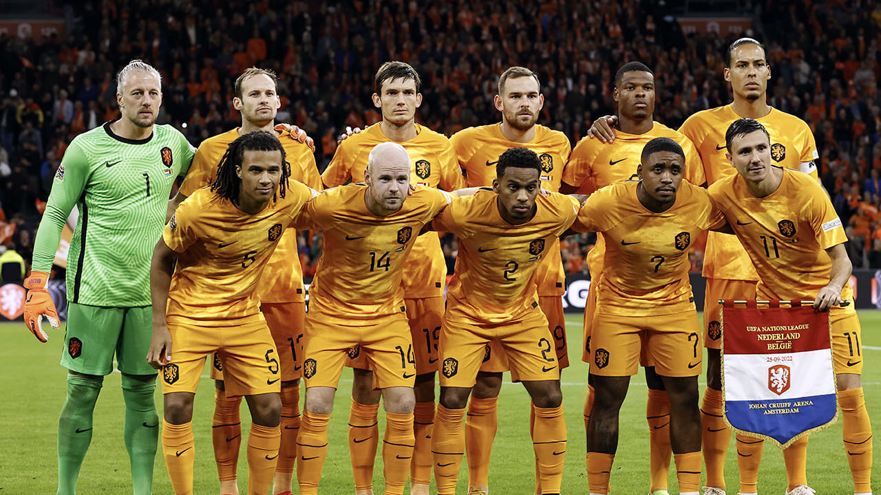 Fans vinden nieuw tenue Oranje afgrijselijk: 'Is mijn tv stuk?'
