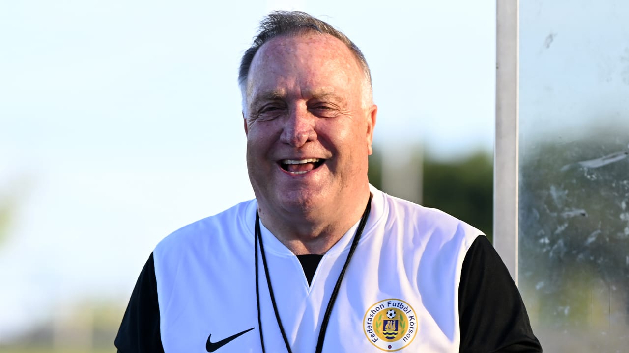 Dick Advocaat verlengt contract als bondscoach van Curaçao